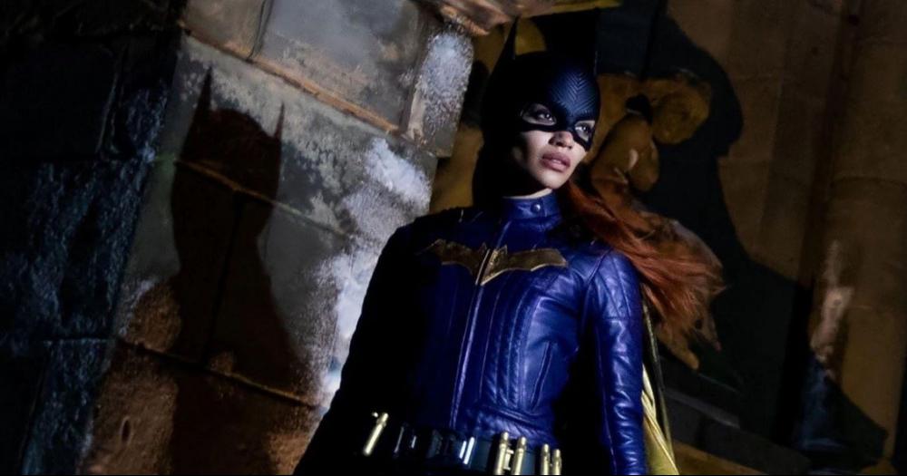 2561-batgirl-leslie-grace-divulga-foto-com-uniforme-final-da-heroina-tb