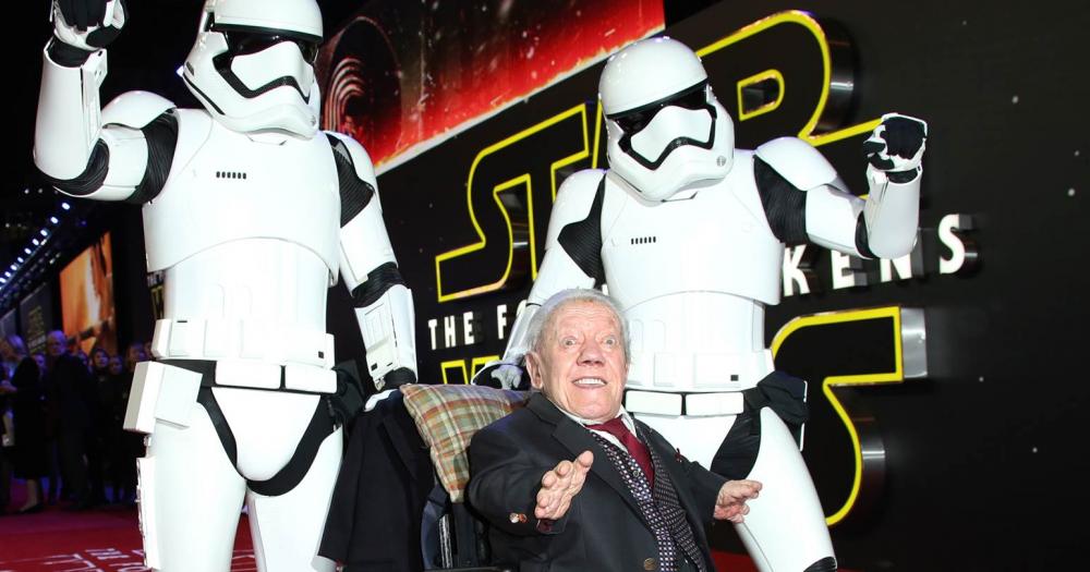 George Lucas fala sobre morte de Kenny Baker, o R2-D2