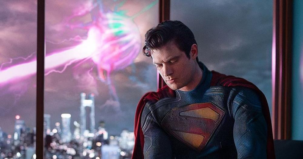 Gunn revela primeira imagem oficial de David Corenswet o Superman